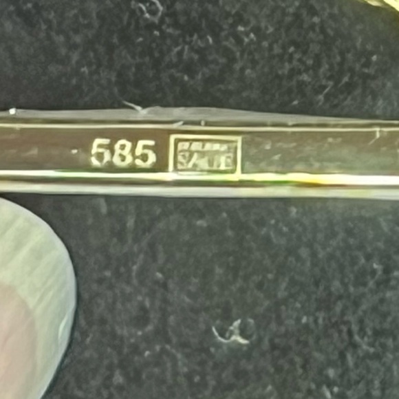 $1,000 Diamond 14K gold mother of pearl triangle necklace Designer Fred Sage - Picture 16 of 16